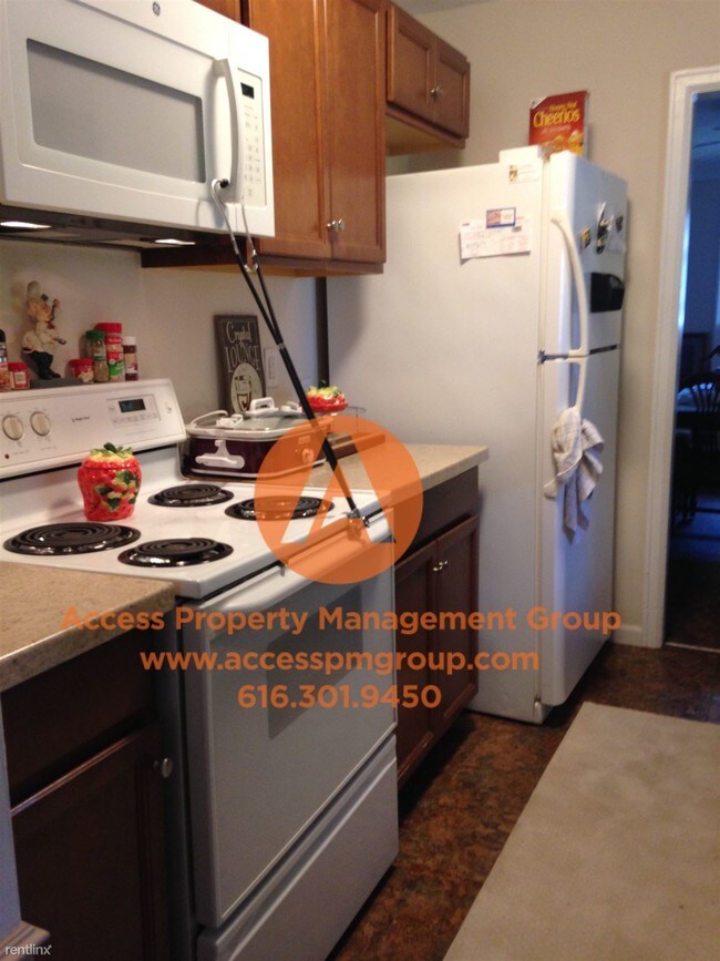 Building Photo - 3 br, 1.5 bath House - 176 Oakhurst Ave