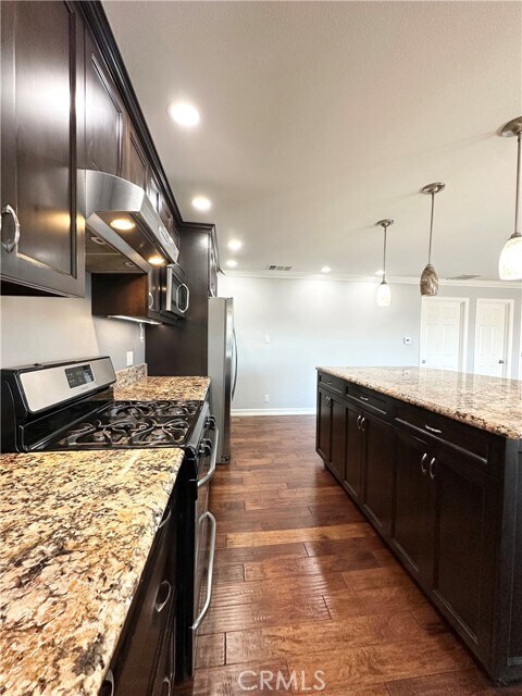 Foto del edificio - 528 E 238th Pl