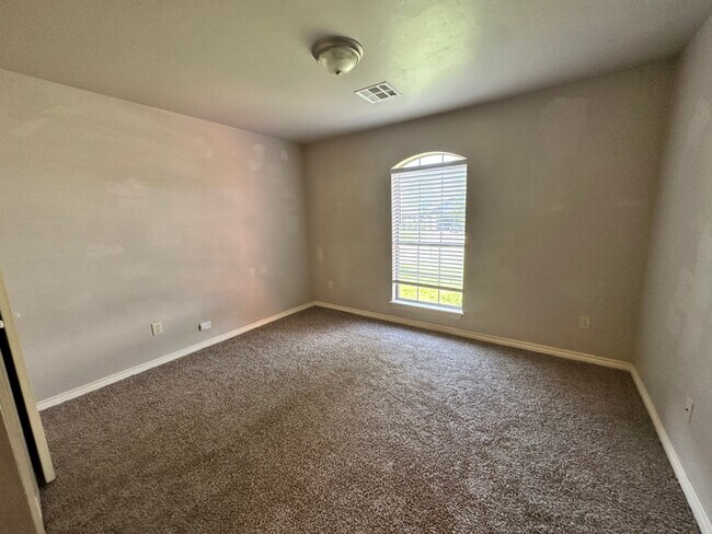 Foto del edificio - 2614 Silvertree Dr