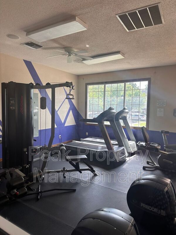 Foto del edificio - 811 Brassie Ln
