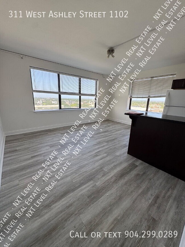 Photo - 311 W Ashley St Apartment