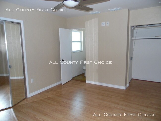 Building Photo - Spectacular 3 Bedroom Pool Home!