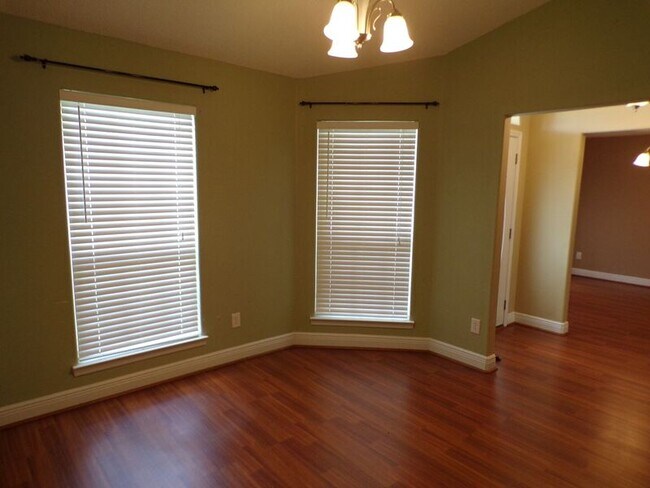 Building Photo - 5654 Colinas Verde Dr