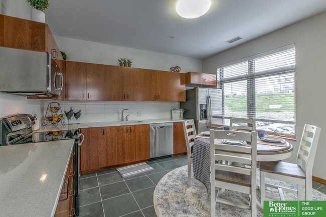 Foto del edificio - 1330 S 70th St