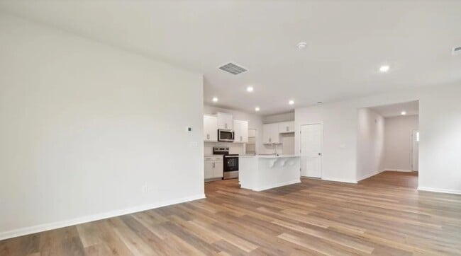 Building Photo - 8048 Plymouth Dr