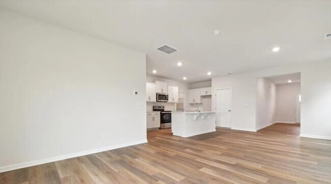 Foto del edificio - 8048 Plymouth Dr