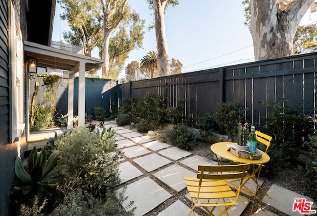 Building Photo - 1517 Cabrillo Ave