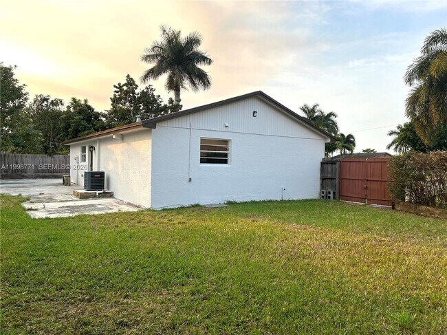 Foto del edificio - 1666 SW 3rd Ct