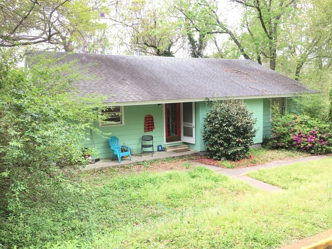 Building Photo - Elm Street Home close to Square