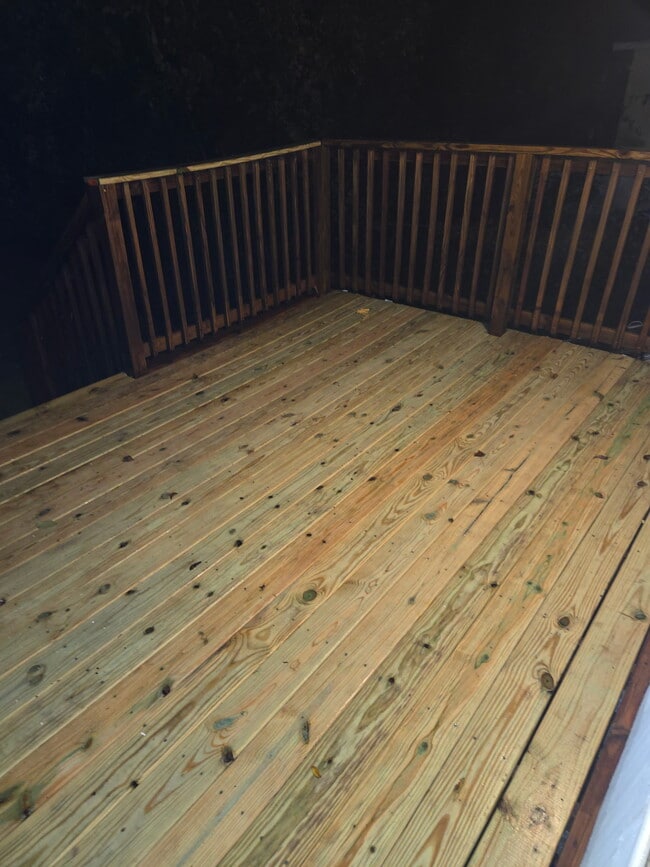 Building Photo - 617 S Lake Dr