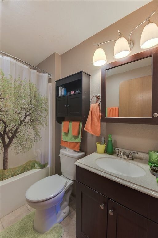 Bathroom - 105 S Kenzie St