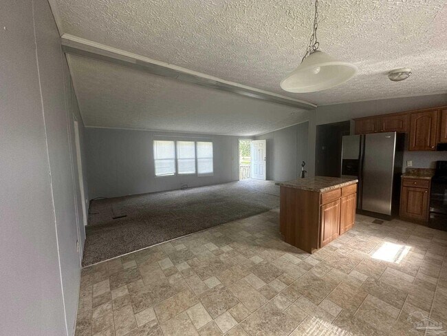 Foto del edificio - 10106 Pensacola Blvd