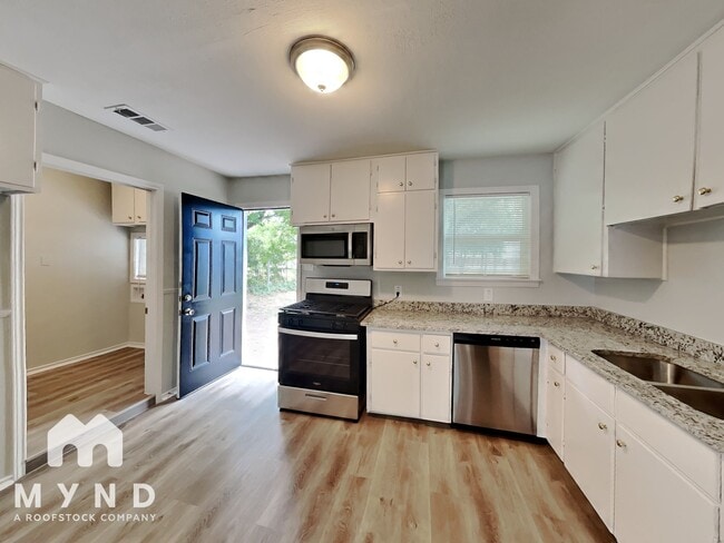 Building Photo - 110 N Redford Ln