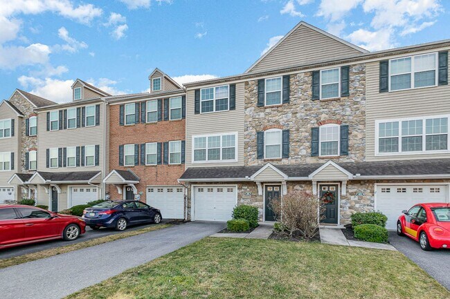 Building Photo - 425 Eisenhower Dr