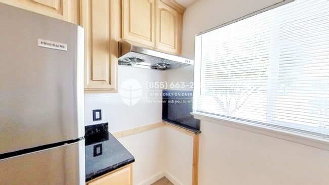 Building Photo - 751 San Jule Ct