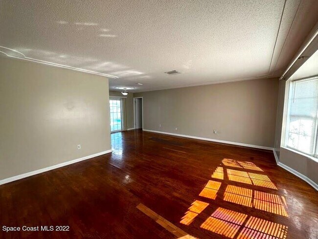 Building Photo - 1660 Neptune Dr