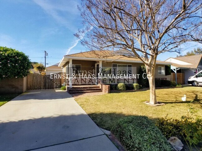 Foto del edificio - Beautiful 3 Bedroom 2 Bath Home with 4 Car...