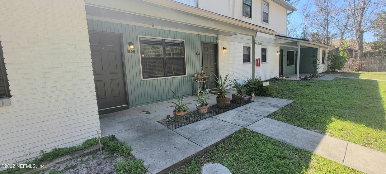 1357 Kingsley Ave Unit 9C, Orange Park, FL 32073 Room for Rent in