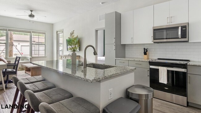 Building Photo - 7311 Baymeadows Way