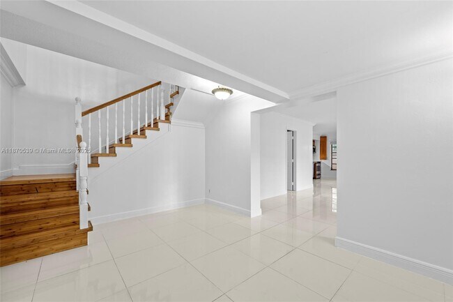 Foto del edificio - 1545 Miami Rd