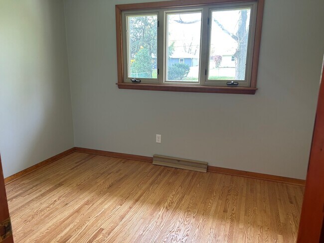 Building Photo - 234 N Maple St