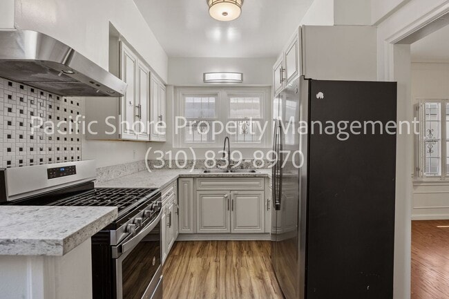 Building Photo - 458 S Roxbury Dr