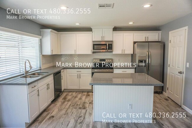 Building Photo - 1661 S Alamo Cir