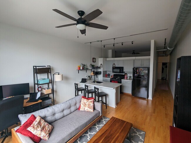 Foto del edificio - 950 W Leland Ave