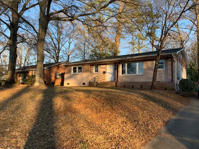 Building Photo - 3733 Blandwood Dr