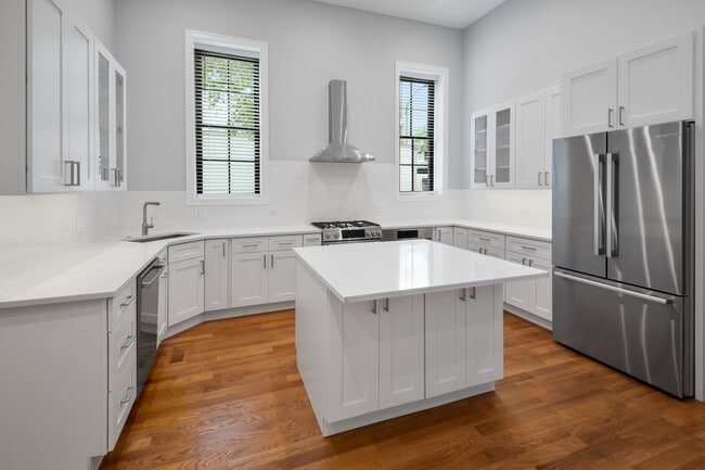 Building Photo - 1339 N Noble St