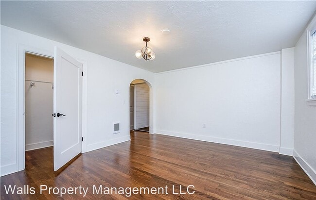 Building Photo - 1627 10th Ave W