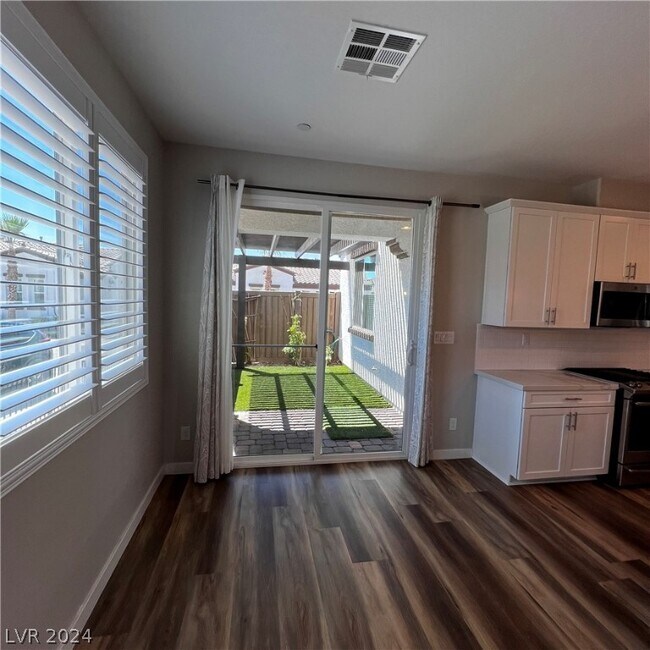 Foto del edificio - 1582 Tilman Ln