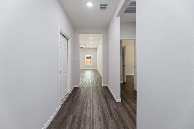 Building Photo - 101 Country Rd 3552