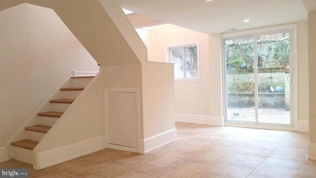 Foto del edificio - 1122 Rodman St