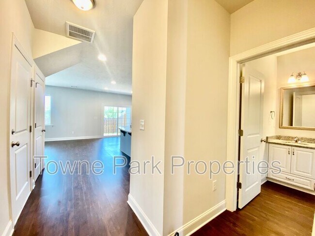 Building Photo - 1865 Butternut Dr