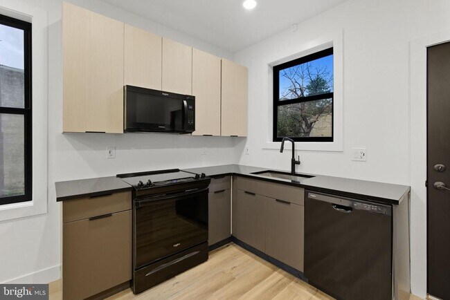Foto del edificio - 2713 W Montgomery Ave