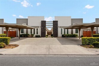 Building Photo - 1703 W Garrison Dr