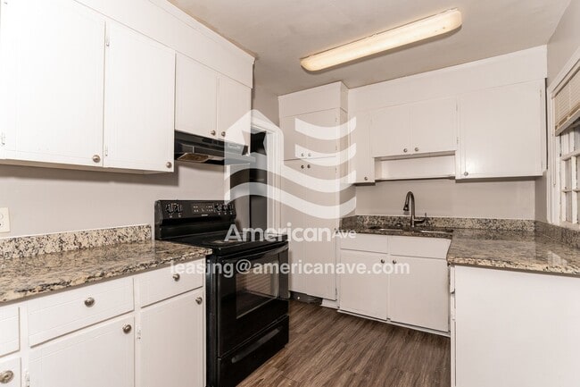 Building Photo - 406 Chamlee Dr