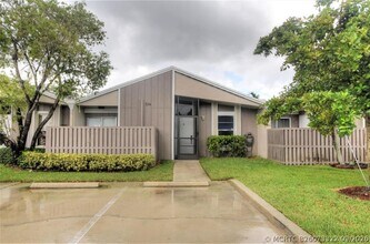 Building Photo - 514 Woodgate Cir