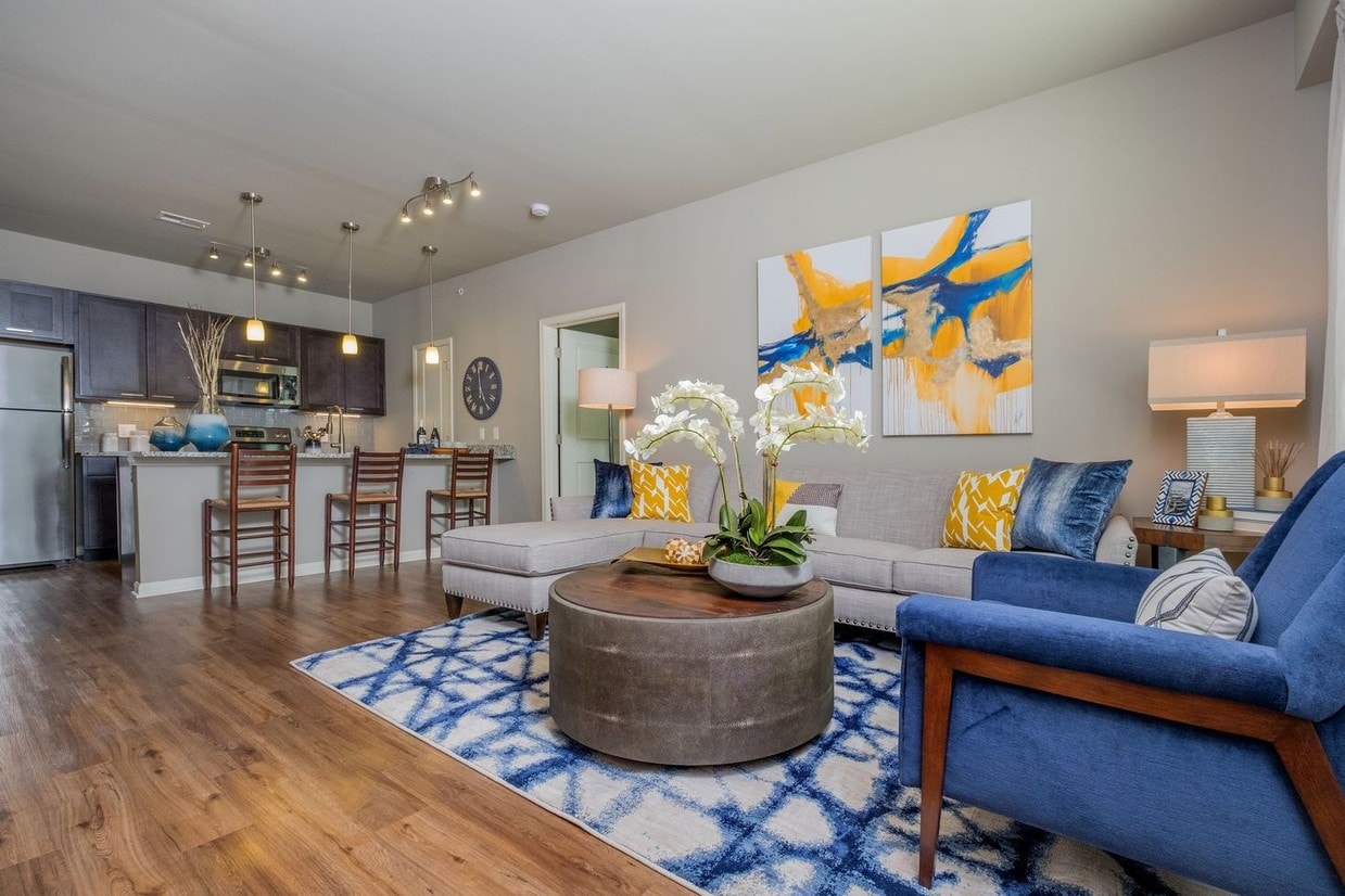 living - 1031 Summit Street