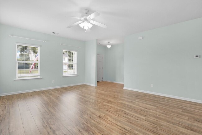 Foto del edificio - 5-Bedroom Buckhead East Home with Modern Kitchen & Large Fenced Yard