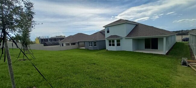 Foto del edificio - 15062 Lake Bessie Loop