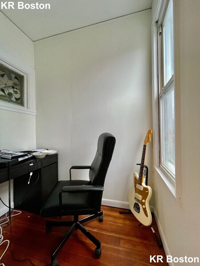 Foto del edificio - Allston 6 Bed - In Unit Laundry