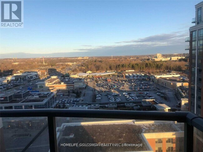 Photo du bâtiment - 1 Uptown Dr