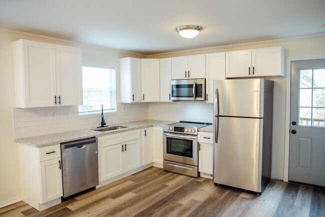 Foto del edificio - 3401 Inverness Rd