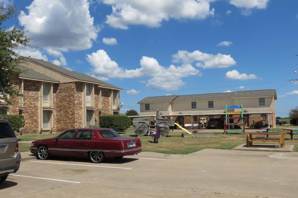 Building Photo - 735 Oak Hill Dr