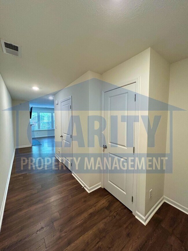 Foto del edificio - Four-bedroom home in a spacious cul-de-sac lot!
