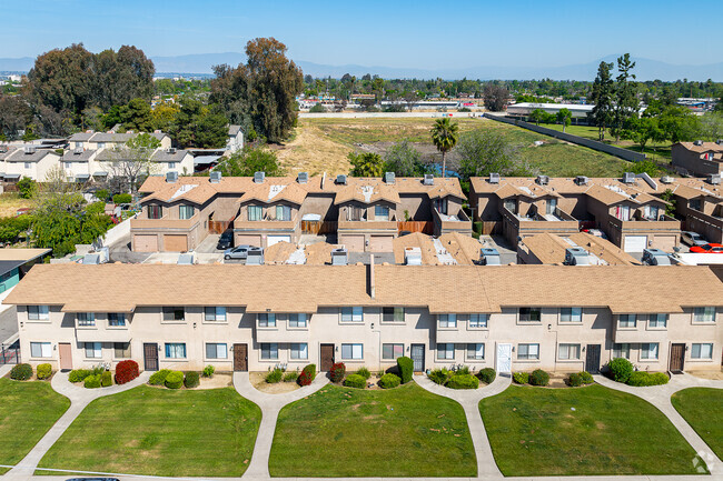 Building Photo - Saunders Park Villa