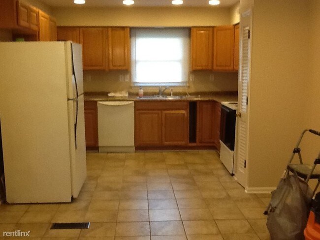 Foto del edificio - 3 br, 2 bath Duplex - 241A Fontaine Cir Fo...