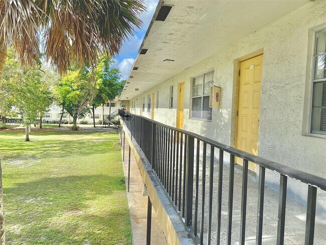 Foto del edificio - 4160 NW 21st St